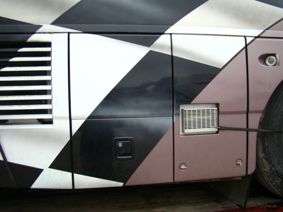 2000 WINNEBAGO ULTIMATE FREEDOM USED PARTS FOR SALE RV Exterior Body Panels 