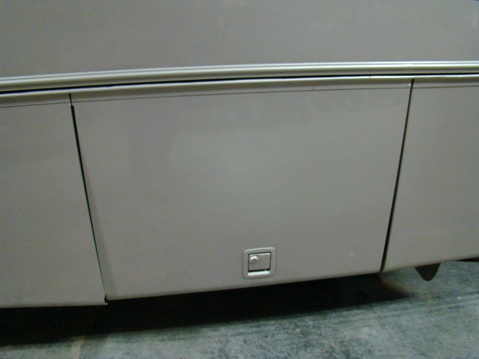 RV SALVAGE 2004 MONACO LAPALMA USED PARTS FOR SALE RV Exterior Body Panels 