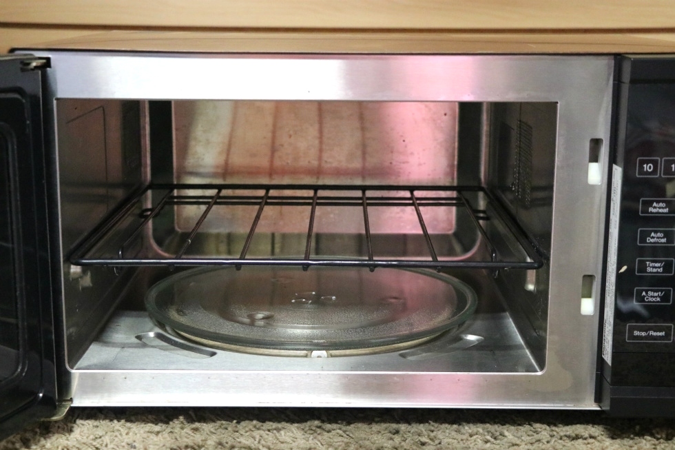 RV Appliances USED MOTORHOME NN8501V PANASONIC DIMENSION 4 MICROWAVE