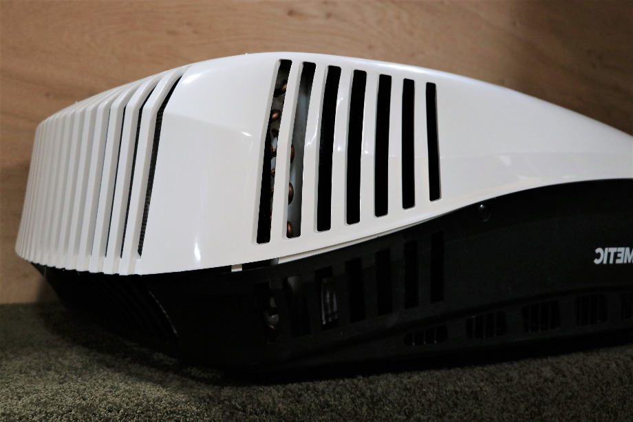 MOTORHOME 15,000 BTU HEAT PUMP DOMETIC BLIZZARD NXT AIR CONDITIONER FOR SALE RV Appliances 