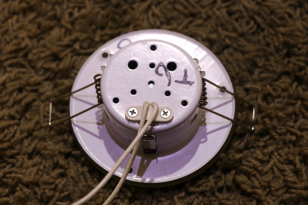RV Interiors USED RV INTERIOR LED PUCK LIGHT FIXTURE MODEL L9101 FOR