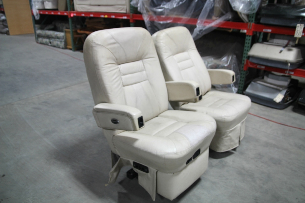 RV Furniture USED RV/MOTORHOME FLEXSTEEL VANILLA LEATHER CAPTAIN CHAIR