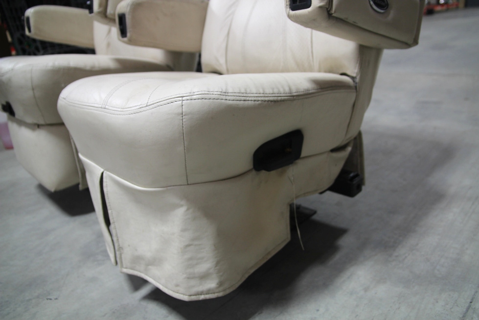 RV Furniture USED RV/MOTORHOME FLEXSTEEL VANILLA LEATHER CAPTAIN CHAIR