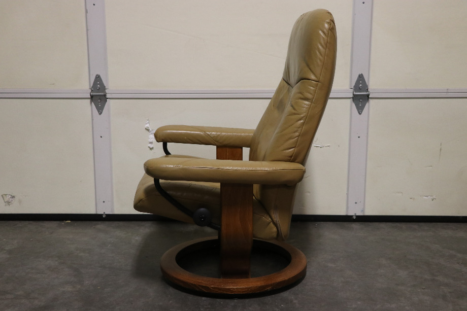 USED BROWN SWIVEL EURO CHAIR MOTORHOME FURNITURE FOR SALE RV Furniture 