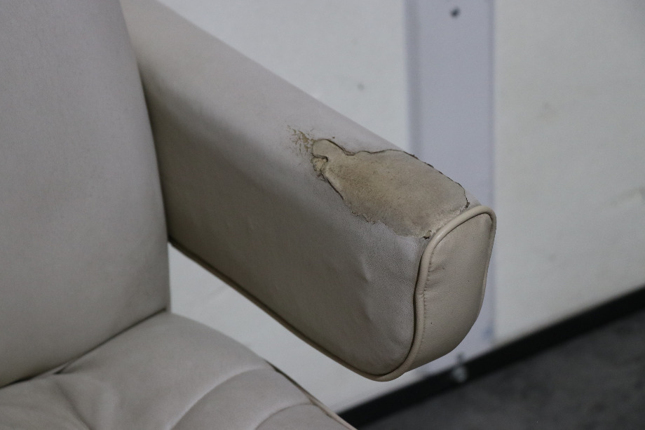 USED RV/MOTORHOME HI TECH KUSTOM CAPTAIN CHAIR SET FOR SALE RV Furniture 