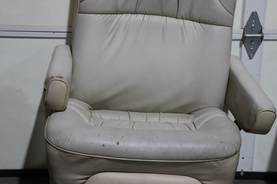 USED RV/MOTORHOME HI TECH KUSTOM CAPTAIN CHAIR SET FOR SALE RV Furniture 